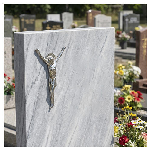 Cruz de parede com figura de Cristo em aço polido 2