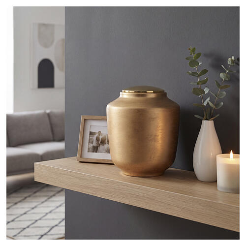 Urna funerária em porcelana com acabamento ouro acetinado 2