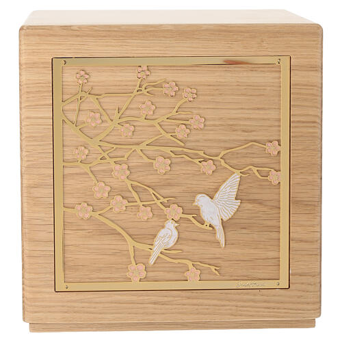 Ascheurne aus Eichen-Massivholz der Produktlinie Dona, Modell Frieden mit Kirschblütenzweig und Tauben, aus 24 Karat vergoldetem Messing 20x20 cm 1