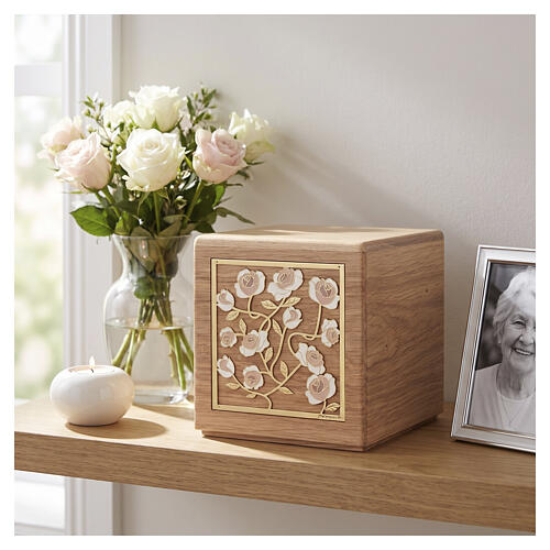"Hope" oak cremation urn with 24kt gold-plated brass floral applique, Dona line, 21x21x21 cm 2