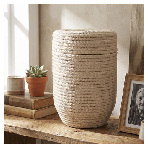 Urna cineraria InCorda linea Shellon beige con tessitura artigianale 2