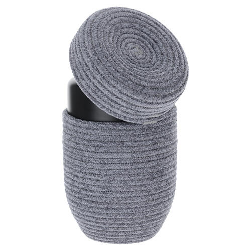 Urna funeraria InCorda linea Velvet grigio con lavorazione sartoriale 5