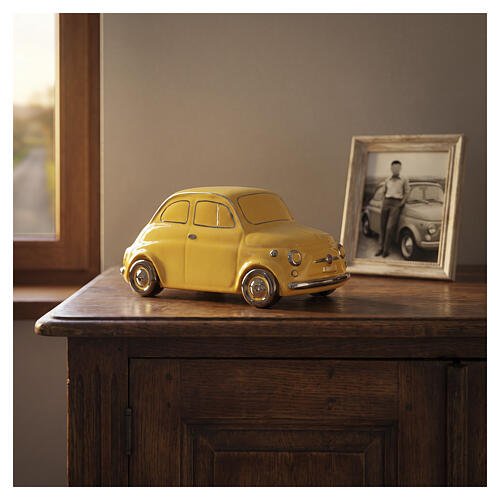Urna cinera de cerâmica artística em forma de automóvel de época amarelo 2