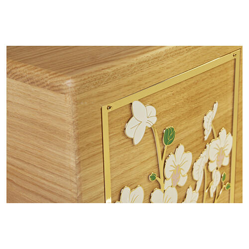 Urna Serenità, linha Dona, em madeira de carvalho com decoração floral, 20x20 cm 2