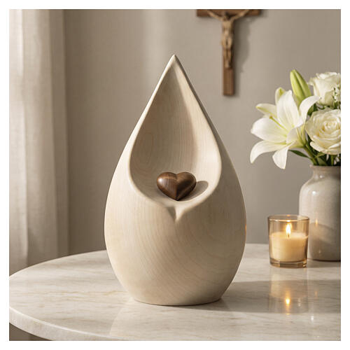 Lacrima cremation urn in limewood with burnished heart, Val Gardena 2