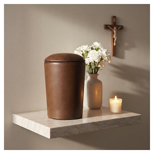 Val Gardena cylindrical urn in burnished limewood, from the Speranza range 2