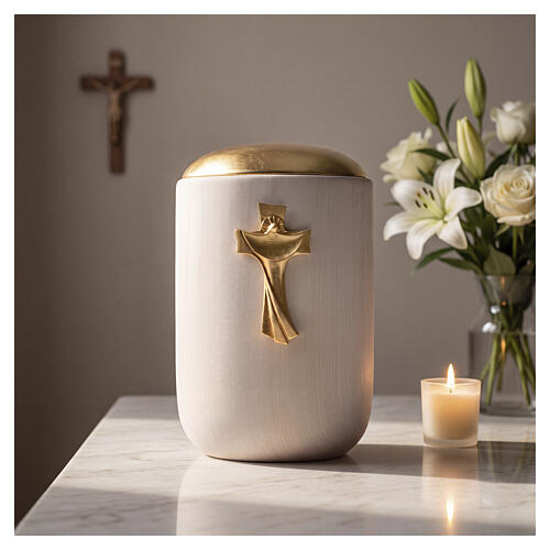 Urna cinerária linha Luce em madeira de tília com decoração dourada Val Gardena 2