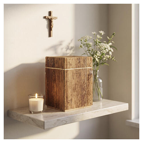 Silenzio larch wood cremation urn from Val Gardena with cross 2