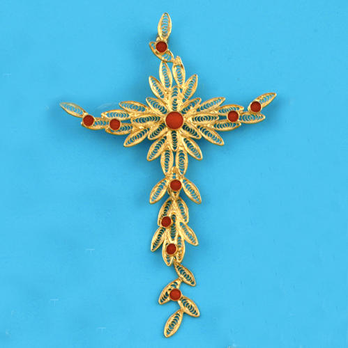 Pingente cruz estilizada filigrana prata 800 coral 7,9 g 2