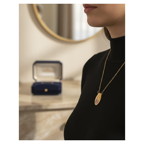 Skapulier aus 750er Gelbgold, farbig emailliert, Kette 70 cm – 4,85 g 3