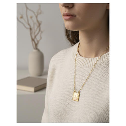Skapulier aus 750er Gelbgold mit Palladiumlegierung, farbig emailliert, Kette 70 cm – 4,5 g 3