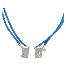 Escapulário prata 925 medalhas retangulares corda trançada azul-celeste