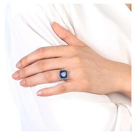 HOLYART Collection verstellbarer Ring aus Silber 925 mit Muschelschale auf blauem Hintergrund
