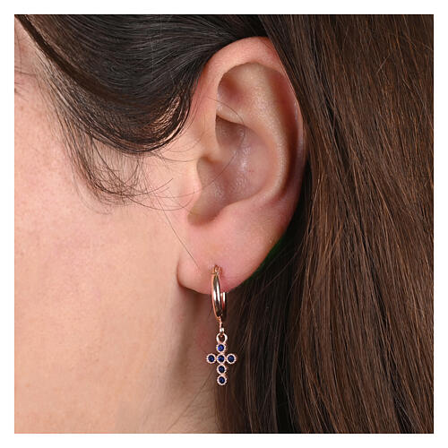 Agios huggie earrings with cross of sapphire rhinestones, rosé 925 silver 2