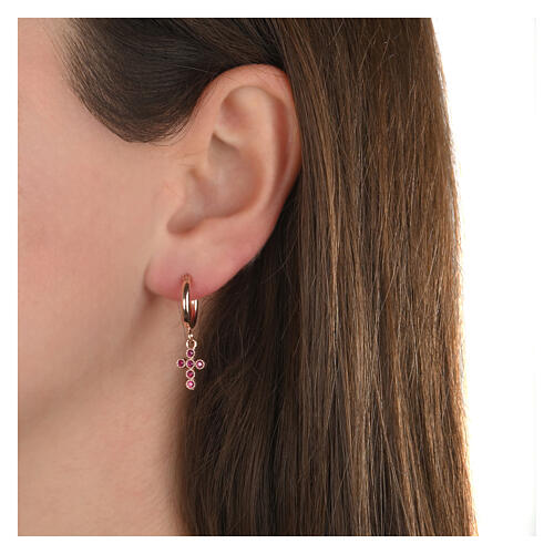 Agios huggie earrings with rosé cross of red ruby rhinestones, 925 silver 2