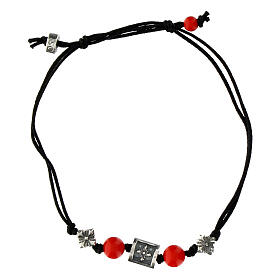 Pulsera Agios con piedras color coral de tejido sostenible