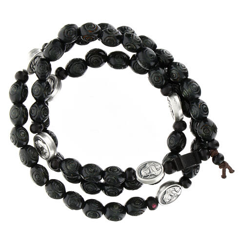 Chapelet bracelet Sainte Rita grains bois noir roses élastique 1