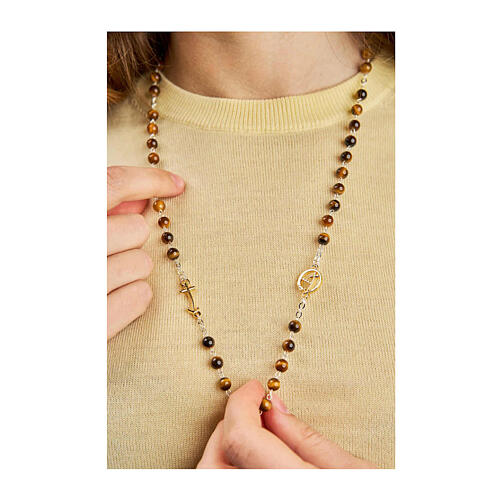 Collana grani occhio di tigre croce ancora dorata Giubileo Endless 2