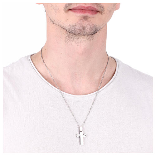 Kette mit Kreuzanhänger und schwarzen Kristallen aus Edelstahl 2