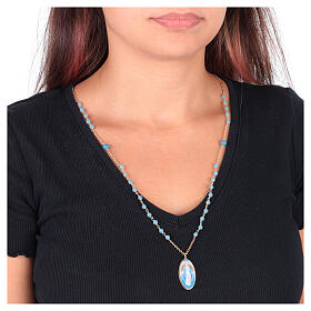 Collar de latón dorado con angelita celeste Amen Virgen Milagrosa