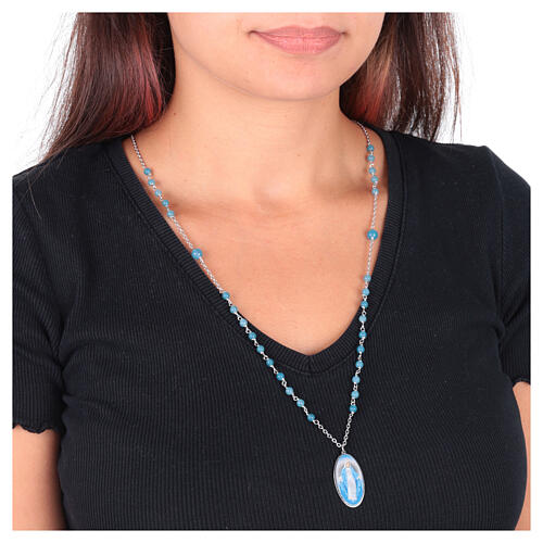 Rhodium-plated brass necklace with light blue angelite and Miraculous Medal by Amen 2
