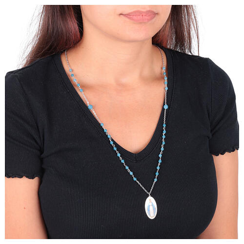 Collar Virgen de Medjugorje de latón rodiado con angelita celeste Amén 2