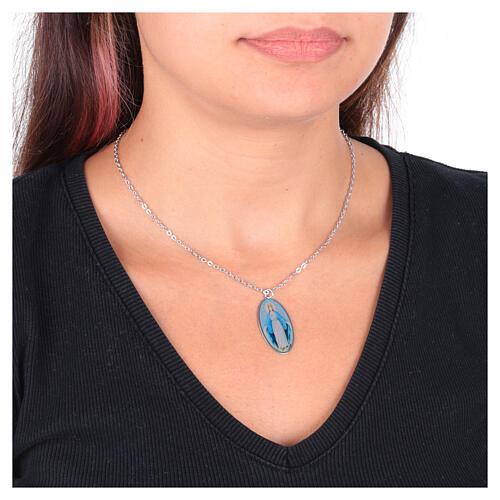 Collar Amen de latón rodiado medalla Virgen de Medjugorje 2