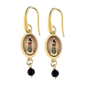 Pendientes colgantes Virgen de Loreto de latón dorado y grano ónix negro