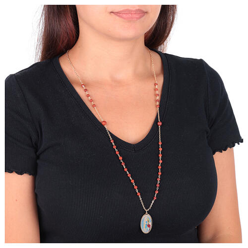 Collana Amen con diaspro rosso medaglia Madonna di Lourdes in ottone dorato 2