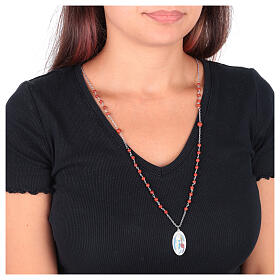Collar Amen de latón rodiado con jaspe rojo medalla Virgen de Lourdes