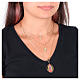 Colar Amen de várias camadas em latão dourado com zircões brancos medalha Nossa Senhora de Guadalupe s2