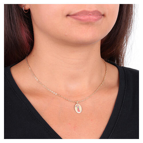 Collier pendentif Notre-Dame de Guadalupe en laiton doré Amen 2