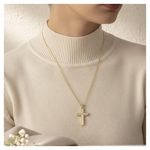 Collier avec pendentif croix dorée en nacre et strass 2
