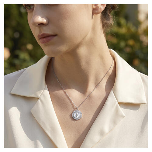 Colar Amen com Medalha Milagrosa esmalte branco e madrepérola prata 925 2