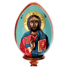 Huevo de madera pintada con Cristo Pantocrátor con fondo celeste 20 cm