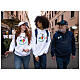 Felpa bianca cappuccio kit del pellegrino stampa a colori Giubileo 2025 s5