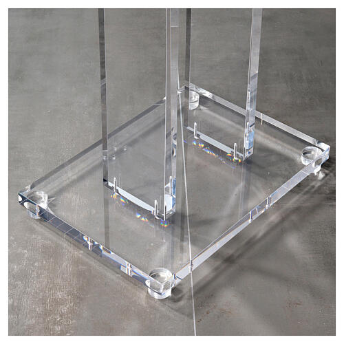 Molina lectern in perspex 9