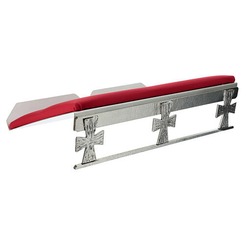 Pupitre de table argenté avec coussin rouge 4