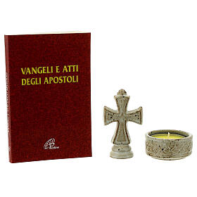 Set für das Gebet mit Kreuz, Kerzenhalter und Evangelienbuch ITALIENISCH