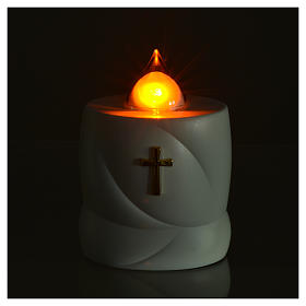 Kerze Lumada weiß mit Kreuz und flackernder Echt-Flamme gelb