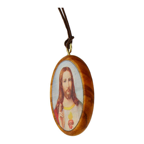 Medalla ovalada Sagrado Corazón Jesús madera olivo 2