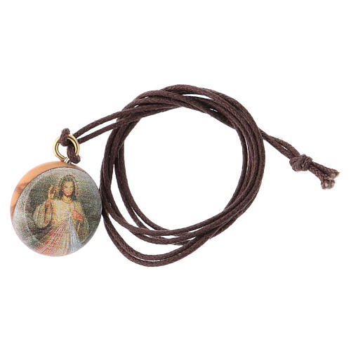 Medalik w kształcie drewna oliwnego Jezus Miłosierny 3