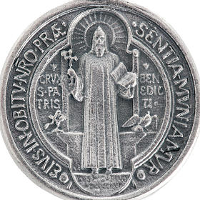 Medalla San Benito metal plateado de 3cm
