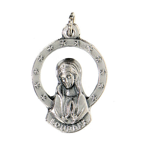 Medalla de la Virgen de Lourdes rezando en metal 28mm 1