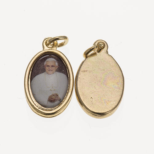 Medal Benedict XVI in golden metal and resin 1.5x1cm 1