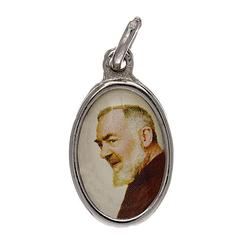 Medalha Padre Pio metal prateado resina 1,5x1 cm 1