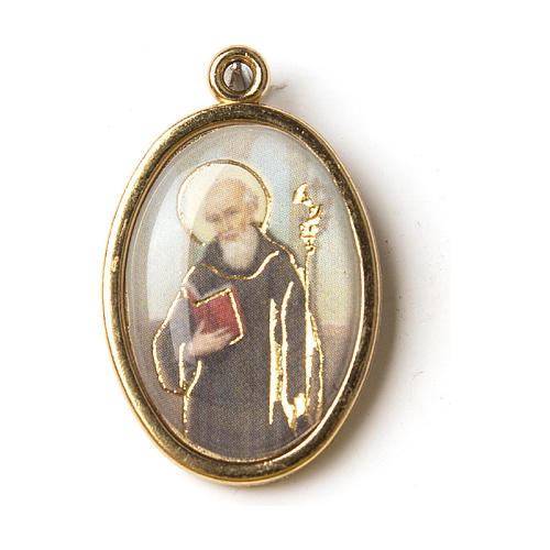 Medal with resin image of Saint Benedict in gold 1