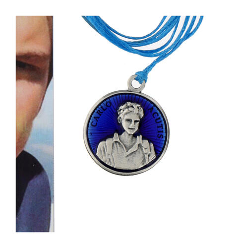 Medalik Carlo Acutis, tło niebieskie, 20 mm 2