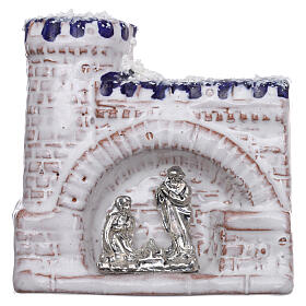 Magnet aus Terrakotta von Deuta mit weiß-blauem Schloss und Christi Geburt aus Metall