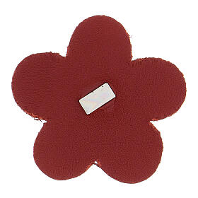 Blumenfőrmiger Magnet aus rotem Echtleder mit Bild der Madonna von Lourdes, 5 cm